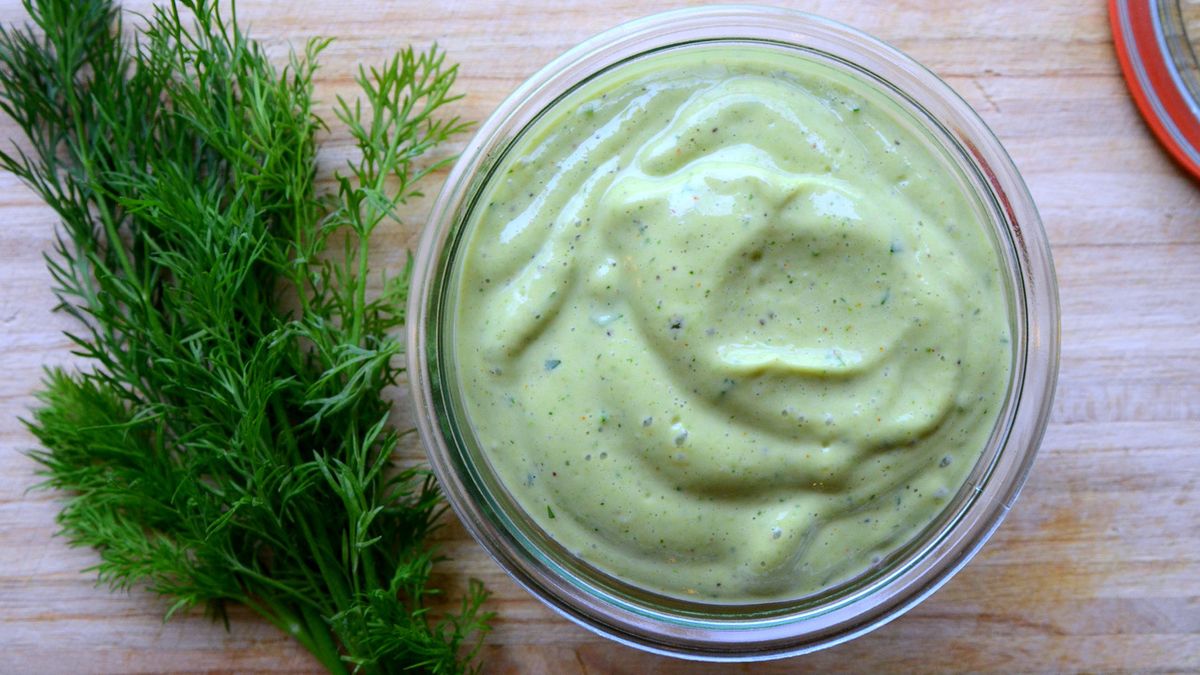 avocado-ranch-salad-dressing-recipe