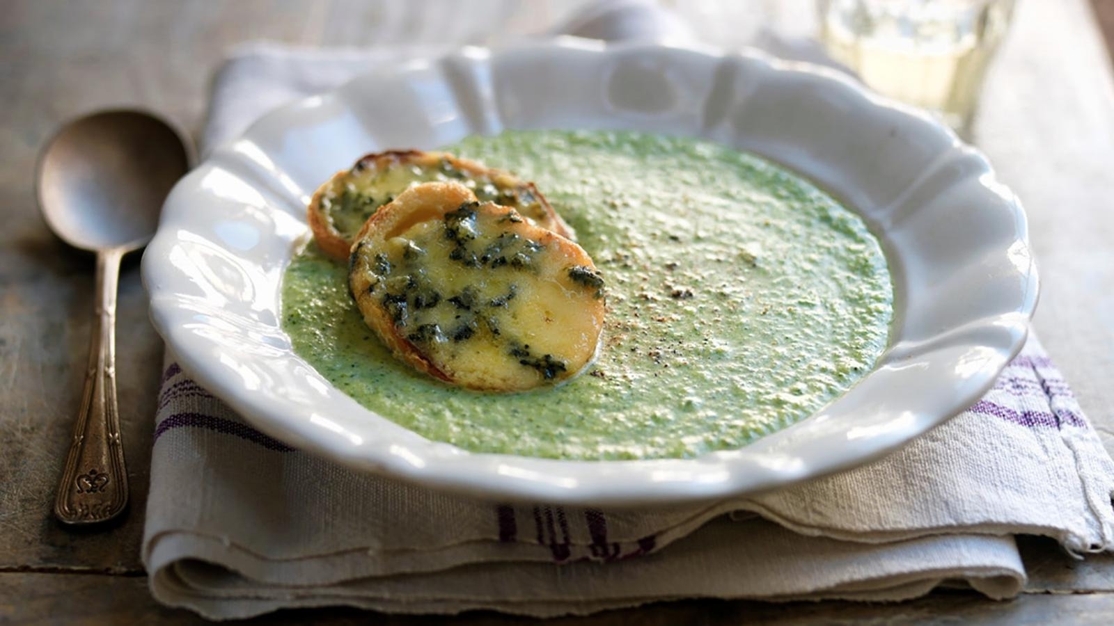 broccoli-and-stilton-soup-recipe