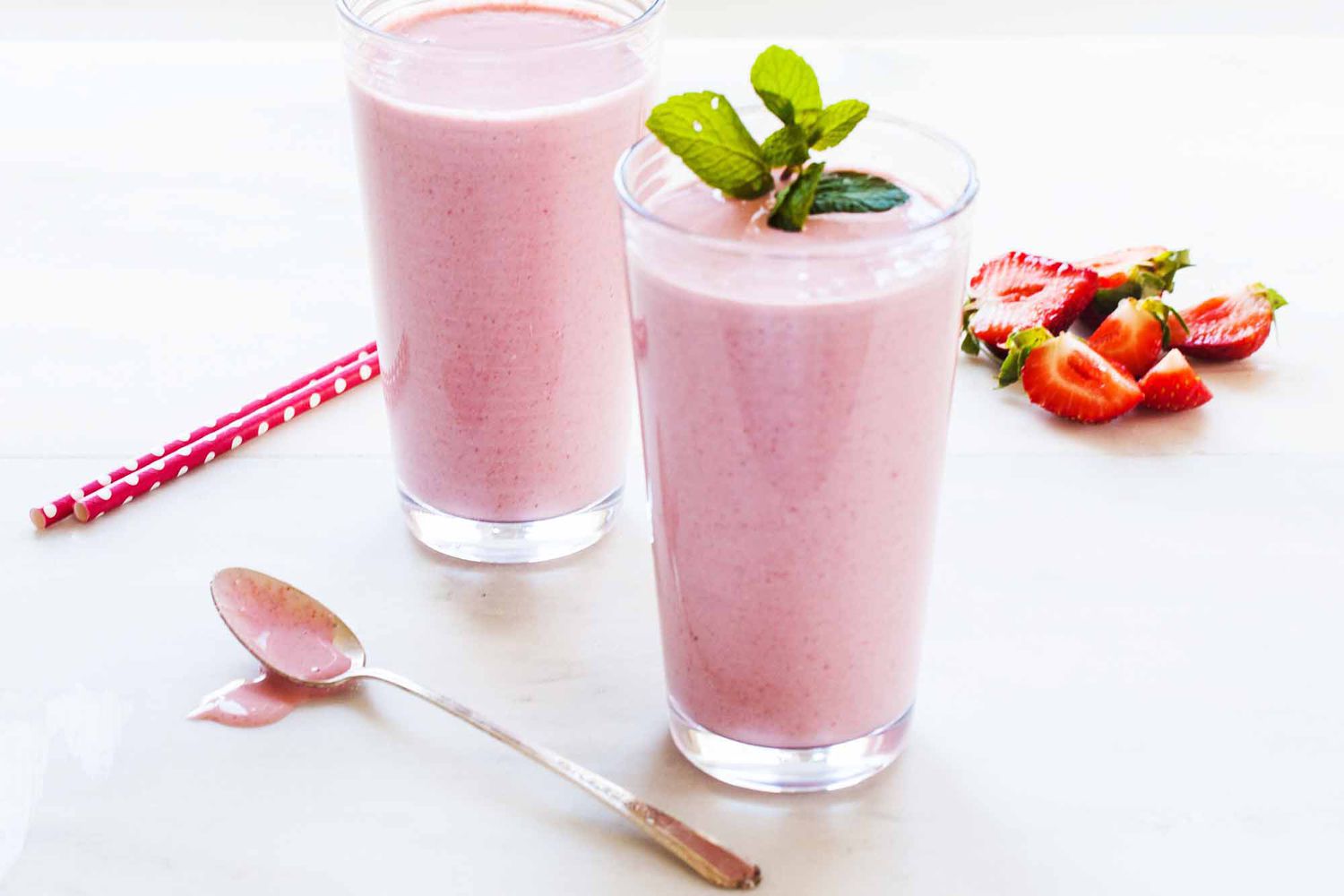 strawberry-oatmeal-breakfast-smoothie-recipe